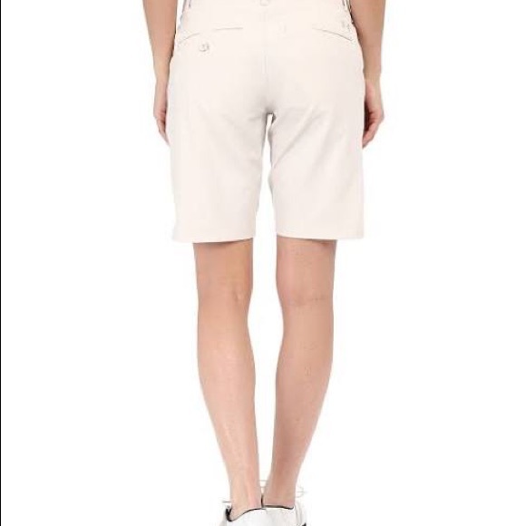 NWT UNDER ARMOUR size 4 GOLF SHORTS vanilla khaki - Picture 3 of 15